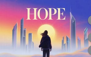 אימון אישי כהזמנה לתקווה חדשה – אישה מביטה אל האופק והשמש העולה